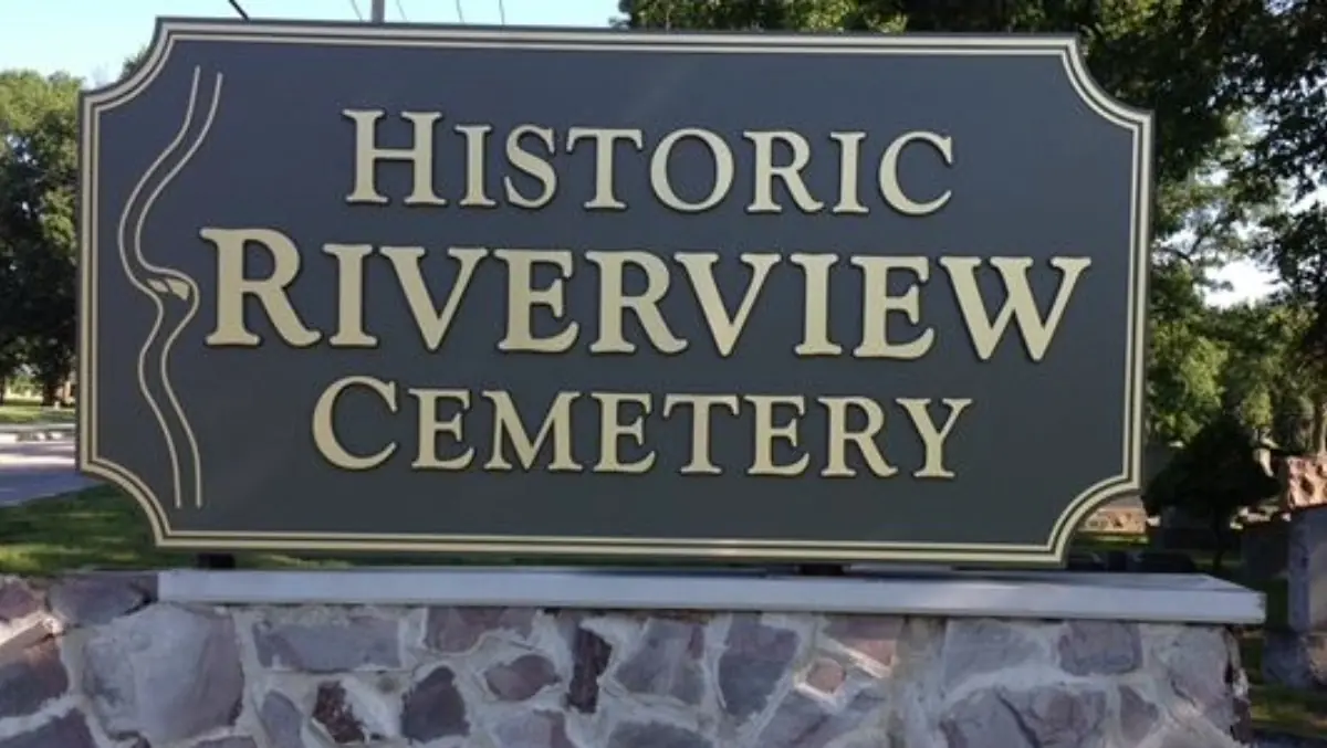 Sign at the front of South Bend's Riverview Cemetery